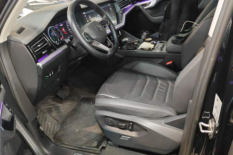 Used Volkswagen Touareg New Energy 2021 eHybrid Left Front Seat