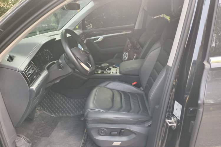 Used Volkswagen Touareg New Energy 2021 eHybrid Left Front Seat