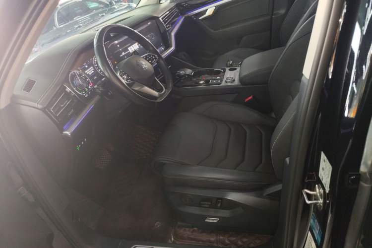 Used Volkswagen Touareg New Energy 2021 eHybrid Left Front Seat