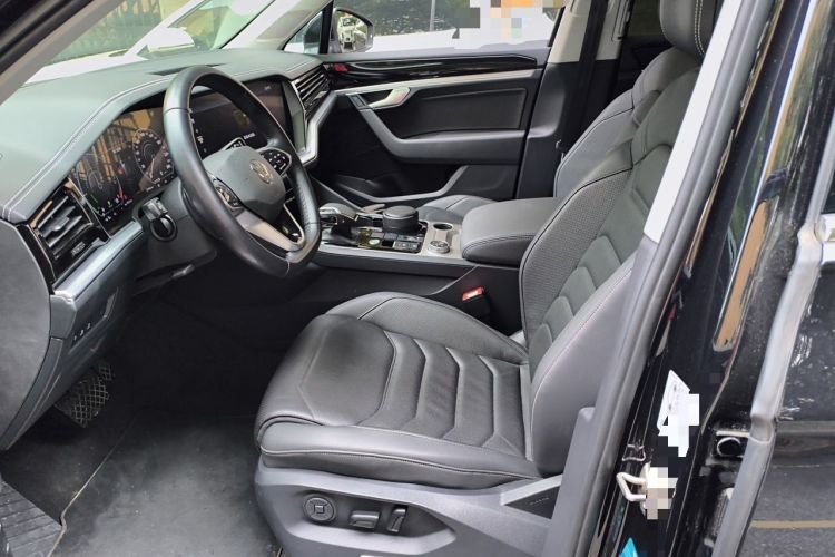 Used Volkswagen Touareg New Energy 2021 eHybrid Left Front Seat