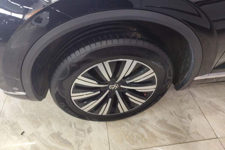 Used Volkswagen Touareg New Energy 2021 eHybrid Left Front Wheel Hub