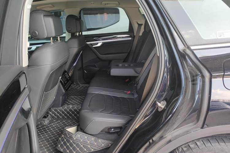 Used Volkswagen Touareg New Energy 2021 eHybrid Left Rear Seat