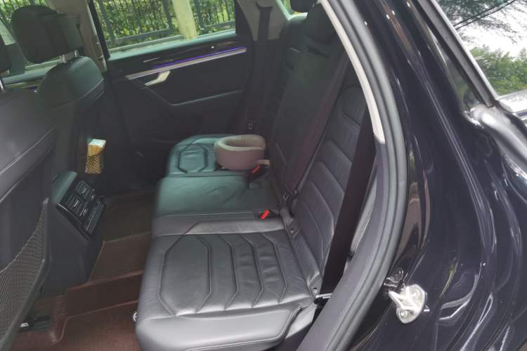 Used Volkswagen Touareg New Energy 2021 eHybrid Left Rear Seat