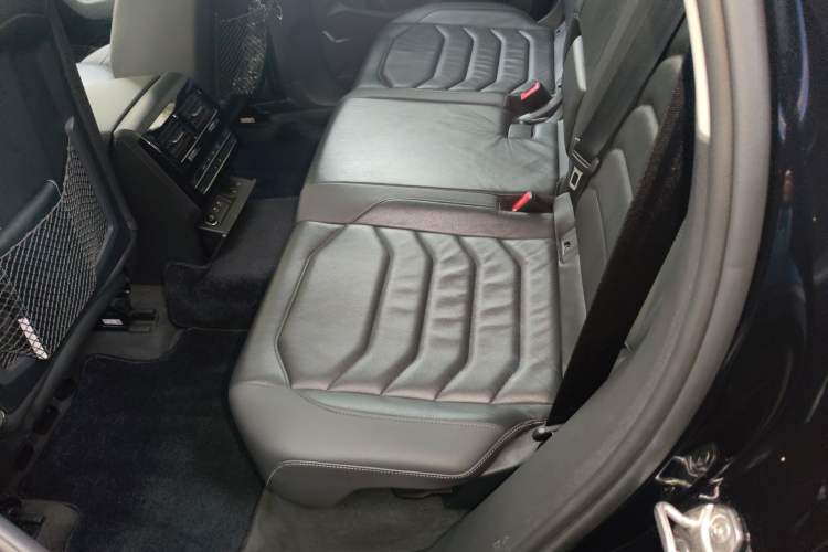 Used Volkswagen Touareg New Energy 2021 eHybrid Left Rear Seat