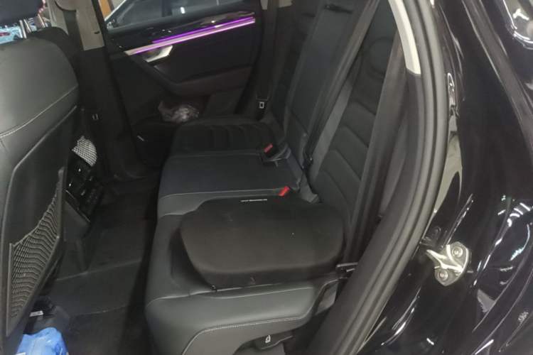 Used Volkswagen Touareg New Energy 2021 eHybrid Left Rear Seat