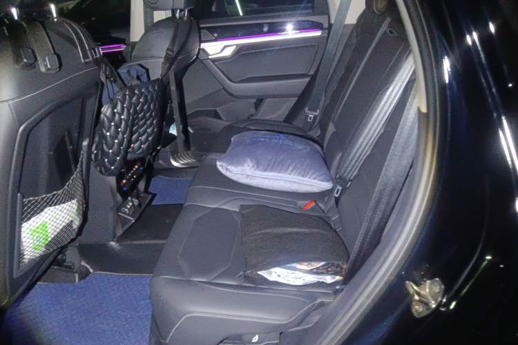 Used Volkswagen Touareg New Energy 2021 eHybrid Left Rear Seat