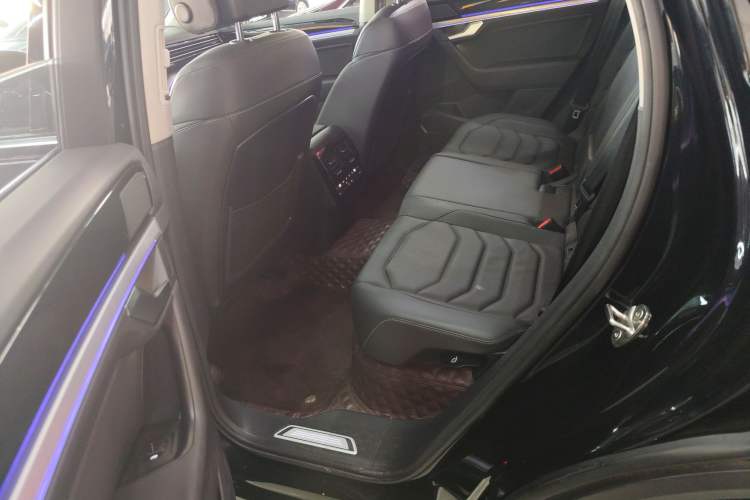 Used Volkswagen Touareg New Energy 2021 eHybrid Left Rear Seat