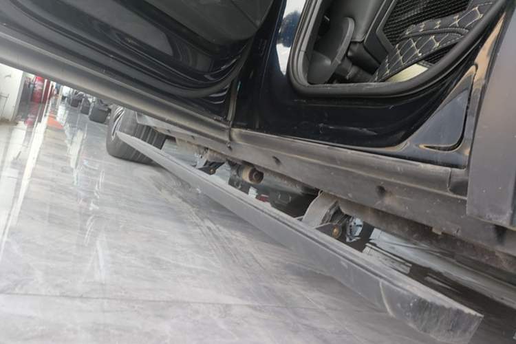 Used Volkswagen Touareg New Energy 2021 eHybrid Left Side Sill
