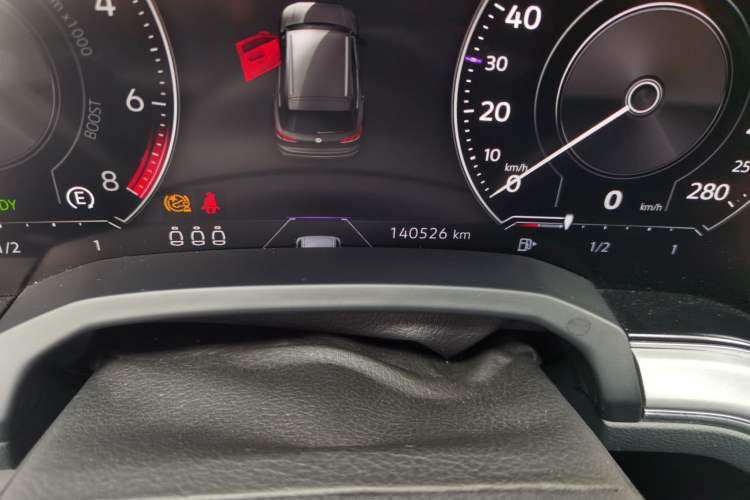 Used Volkswagen Touareg New Energy 2021 eHybrid Odometer Close Up