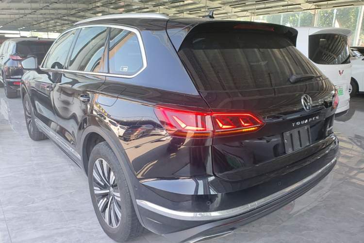 Used Volkswagen Touareg New Energy 2021 eHybrid Rear Left 45 Deg