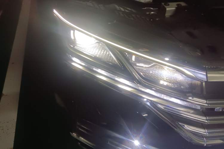 Used Volkswagen Touareg New Energy 2021 eHybrid Right Front Headlight