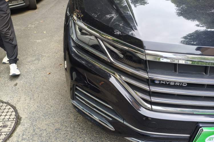 Used Volkswagen Touareg New Energy 2021 eHybrid Right Front Headlight