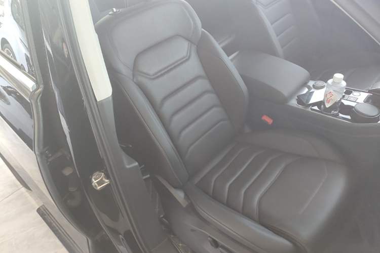 Used Volkswagen Touareg New Energy 2021 eHybrid Right Front Seat