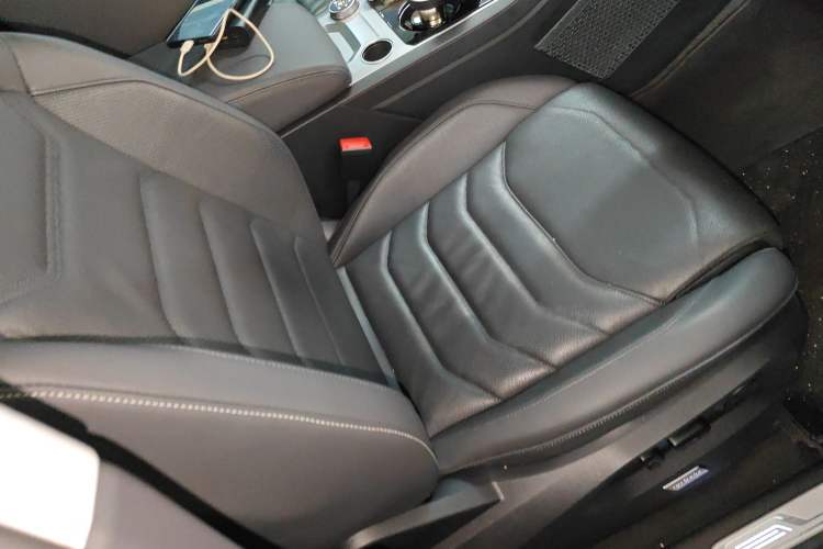 Used Volkswagen Touareg New Energy 2021 eHybrid Right Front Seat