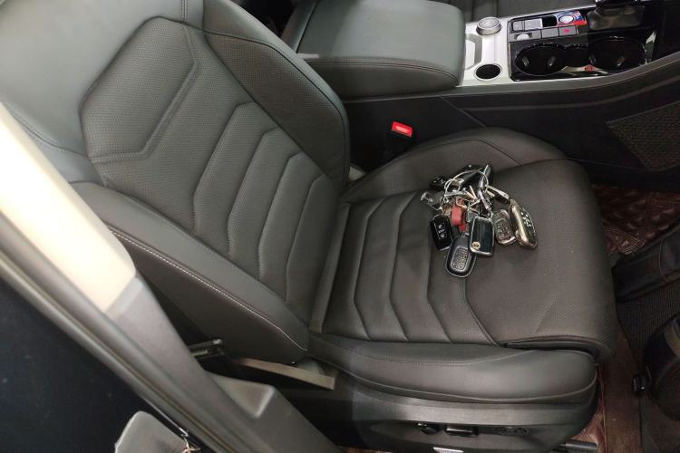 Used Volkswagen Touareg New Energy 2021 eHybrid Right Front Seat
