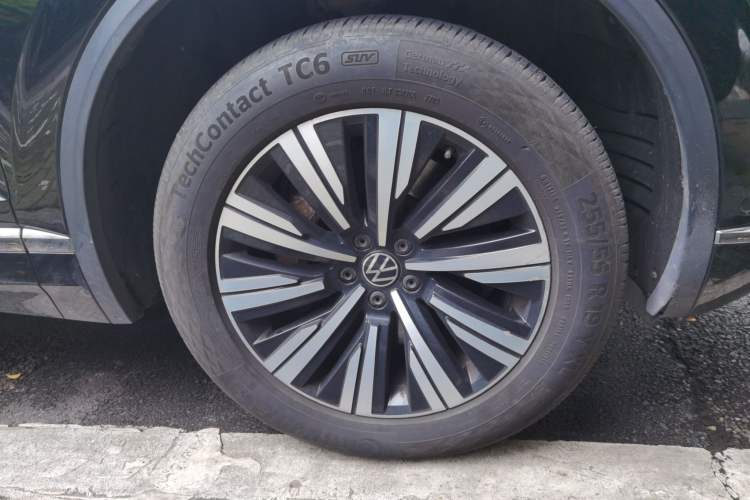 Used Volkswagen Touareg New Energy 2021 eHybrid Right Front Wheel Hub