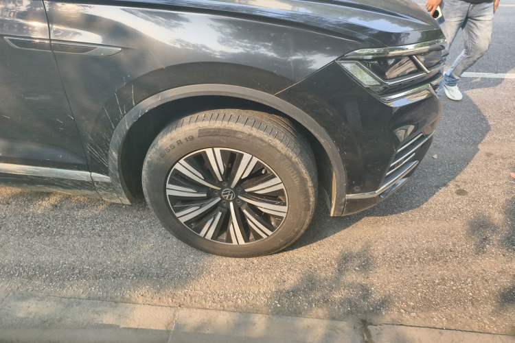 Used Volkswagen Touareg New Energy 2021 eHybrid Right Front Wheel Hub