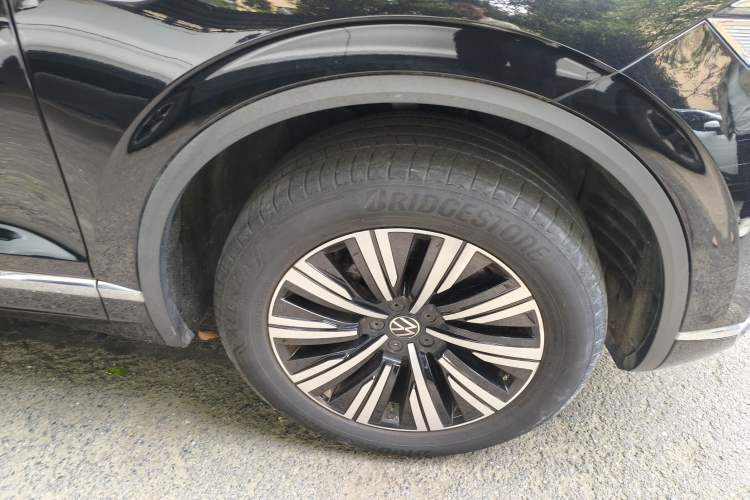Used Volkswagen Touareg New Energy 2021 eHybrid Right Front Wheel Hub