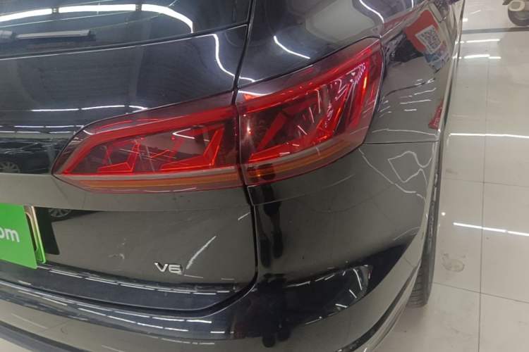 Used Volkswagen Touareg New Energy 2021 eHybrid Right Rear Taillight