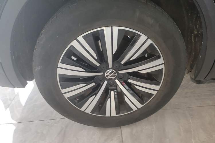 Used Volkswagen Touareg New Energy 2021 eHybrid Right Rear Wheel Hub