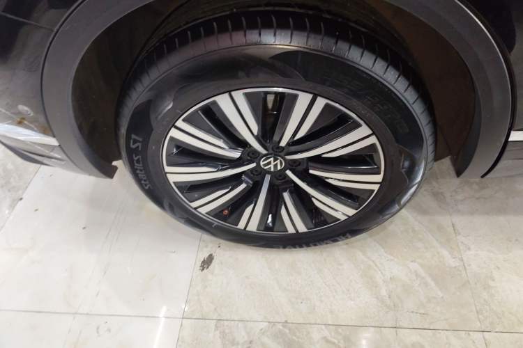 Used Volkswagen Touareg New Energy 2021 eHybrid Right Rear Wheel Hub