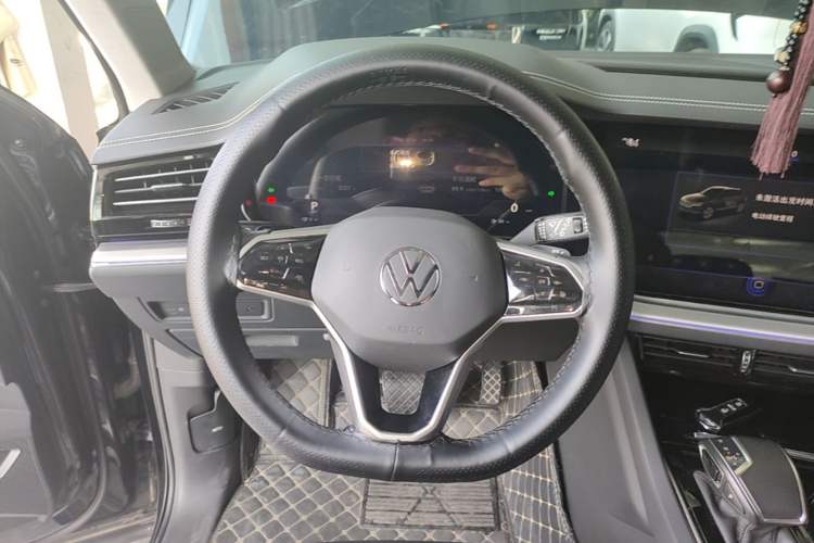 Used Volkswagen Touareg New Energy 2021 eHybrid Steering Wheel