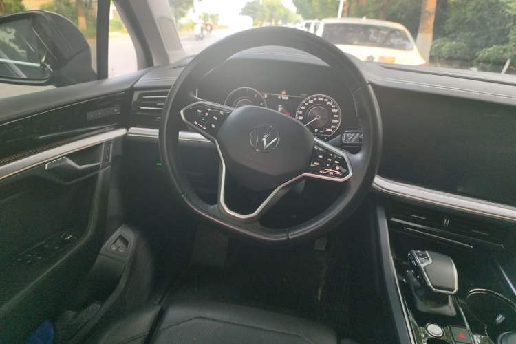 Used Volkswagen Touareg New Energy 2021 eHybrid Steering Wheel