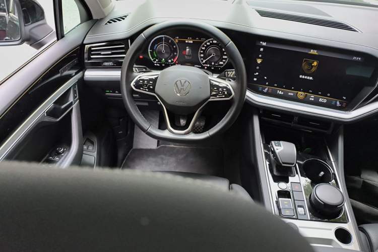 Used Volkswagen Touareg New Energy 2021 eHybrid Steering Wheel