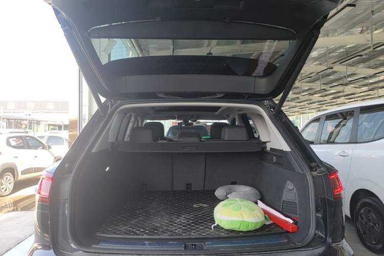 Used Volkswagen Touareg New Energy 2021 eHybrid Trunk