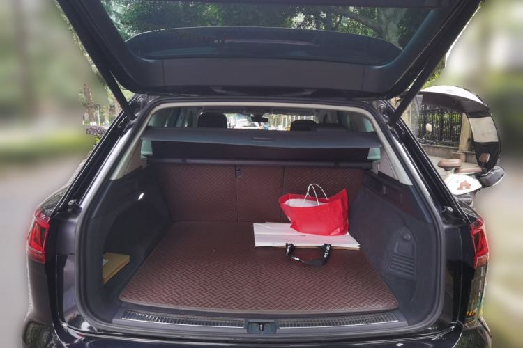 Used Volkswagen Touareg New Energy 2021 eHybrid Trunk