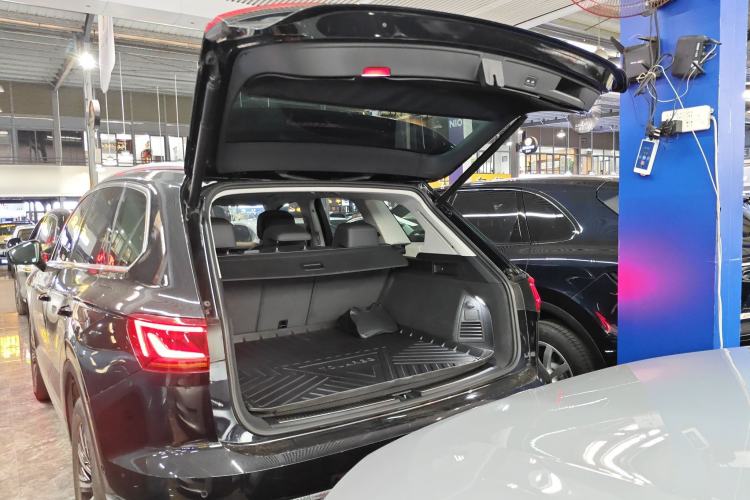 Used Volkswagen Touareg New Energy 2021 eHybrid Trunk
