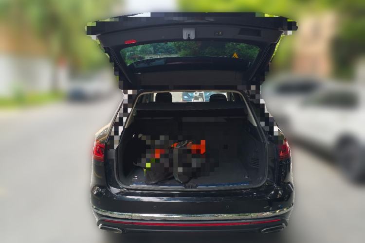 Used Volkswagen Touareg New Energy 2021 eHybrid Trunk