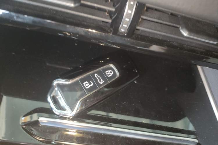 Used Volkswagen Touareg New Energy 2021 eHybrid Vehicle Key