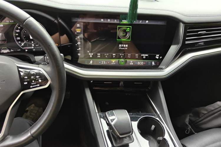 Used Volkswagen Touareg New Energy 2021 eHybrid Audio And AC Panel
