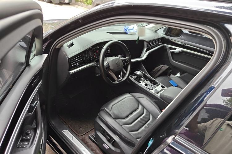 Used Volkswagen Touareg New Energy 2021 eHybrid Driver Seat