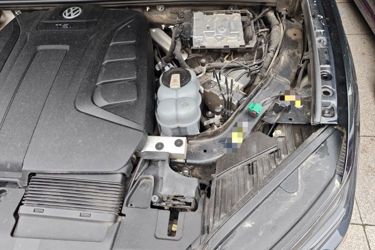 Used Volkswagen Touareg New Energy 2021 eHybrid Engine Bay Left