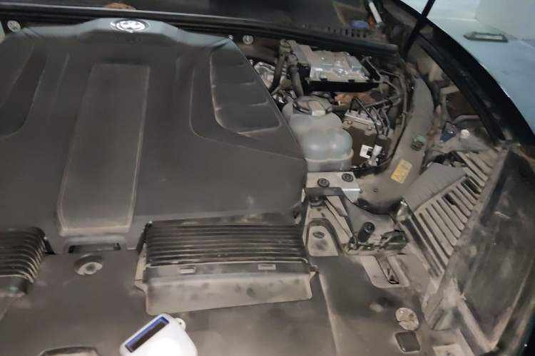 Used Volkswagen Touareg New Energy 2021 eHybrid Engine Bay Left
