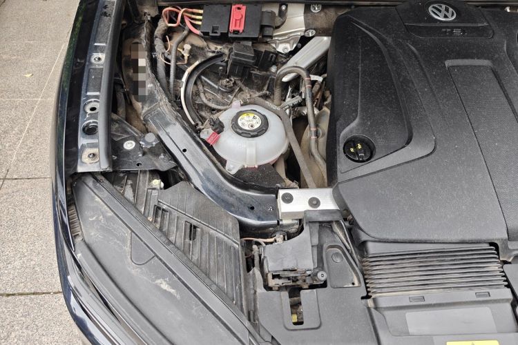 Used Volkswagen Touareg New Energy 2021 eHybrid Engine Bay Right