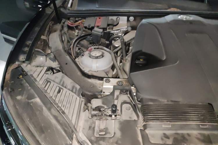 Used Volkswagen Touareg New Energy 2021 eHybrid Engine Bay Right