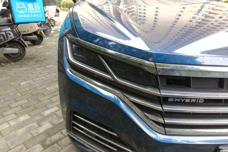 Used Volkswagen Touareg New Energy 2021 eHybrid Right Front Headlight