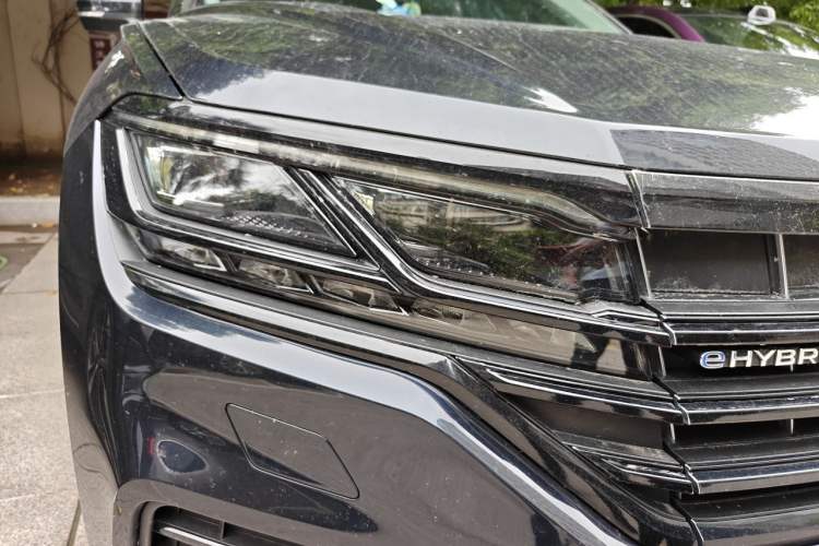 Used Volkswagen Touareg New Energy 2021 eHybrid Right Front Headlight