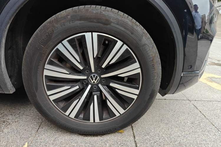 Used Volkswagen Touareg New Energy 2021 eHybrid Right Front Wheel Hub