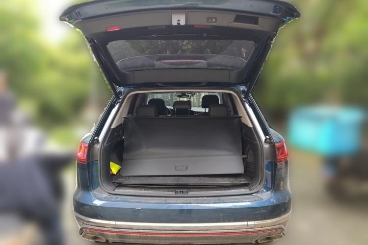 Used Volkswagen Touareg New Energy 2021 eHybrid Trunk