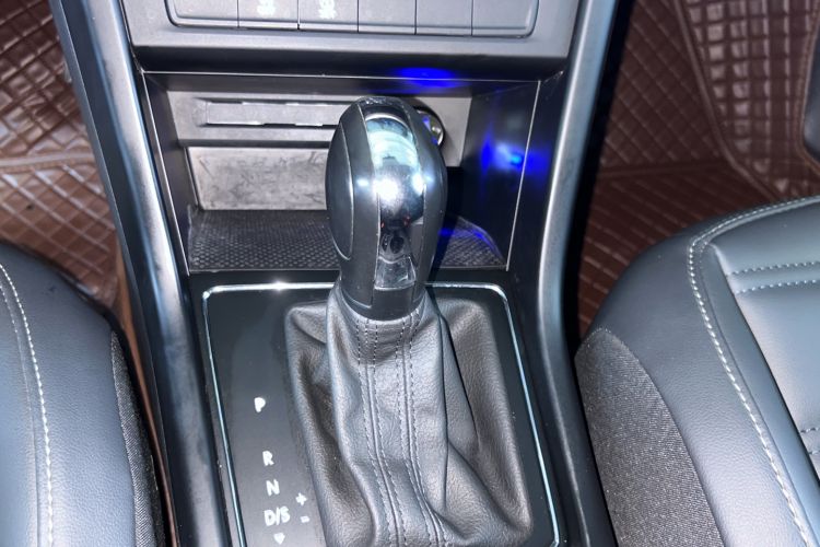Used Volkswagen Touran 2021 Volkswagen Touran L 280TSI DSG Style Edition 7 Seats Gear Lever