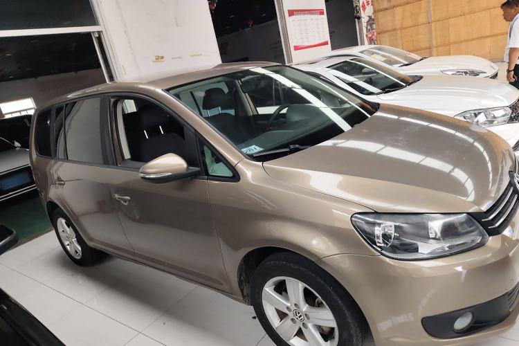 Used Volkswagen Touran 2015 1.4T Manual Fashion Edition 5-Seater Exterior 2