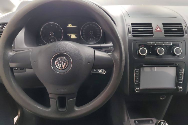 Used Volkswagen Touran 2015 1.4T Manual Fashion Edition 5-Seater Interior 3