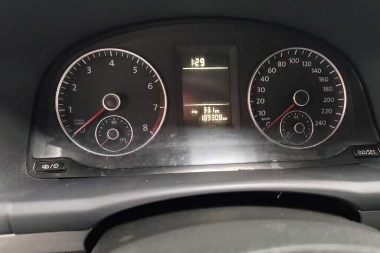 Used Volkswagen Touran 2015 1.4T Manual Fashion Edition 5-Seater Odometer Close Up