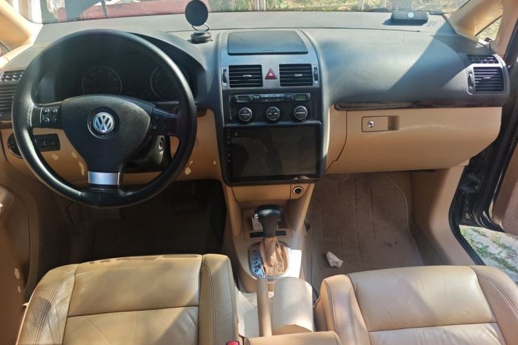 Used Volkswagen Touran 2008 1.8T ZhiZun Edition Automatic 5-Seater Center Console