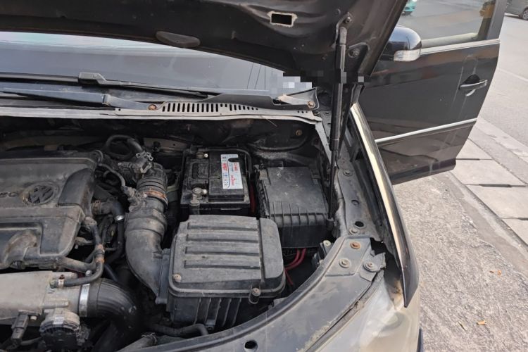 Used Volkswagen Touran 2008 1.8T ZhiZun Edition Automatic 5-Seater Engine Bay Left