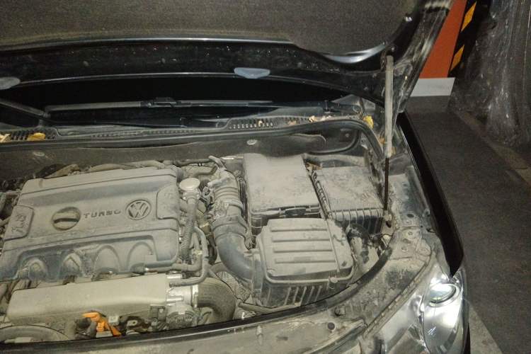 Used Volkswagen Touran 2008 1.8T ZhiZun Edition Automatic 5-Seater Engine Bay Left